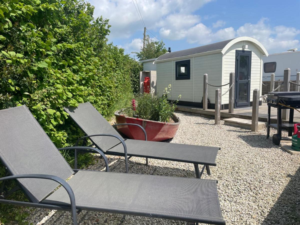 Estuary View - Cosy Shepherds Hut キングスブリッジ エクステリア 写真